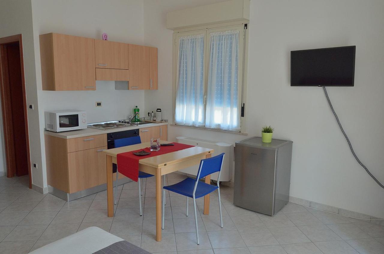 Residence Verbena Rimini Bagian luar foto