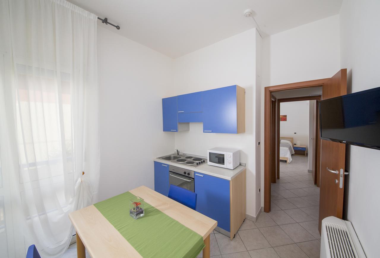 Residence Verbena Rimini Bagian luar foto