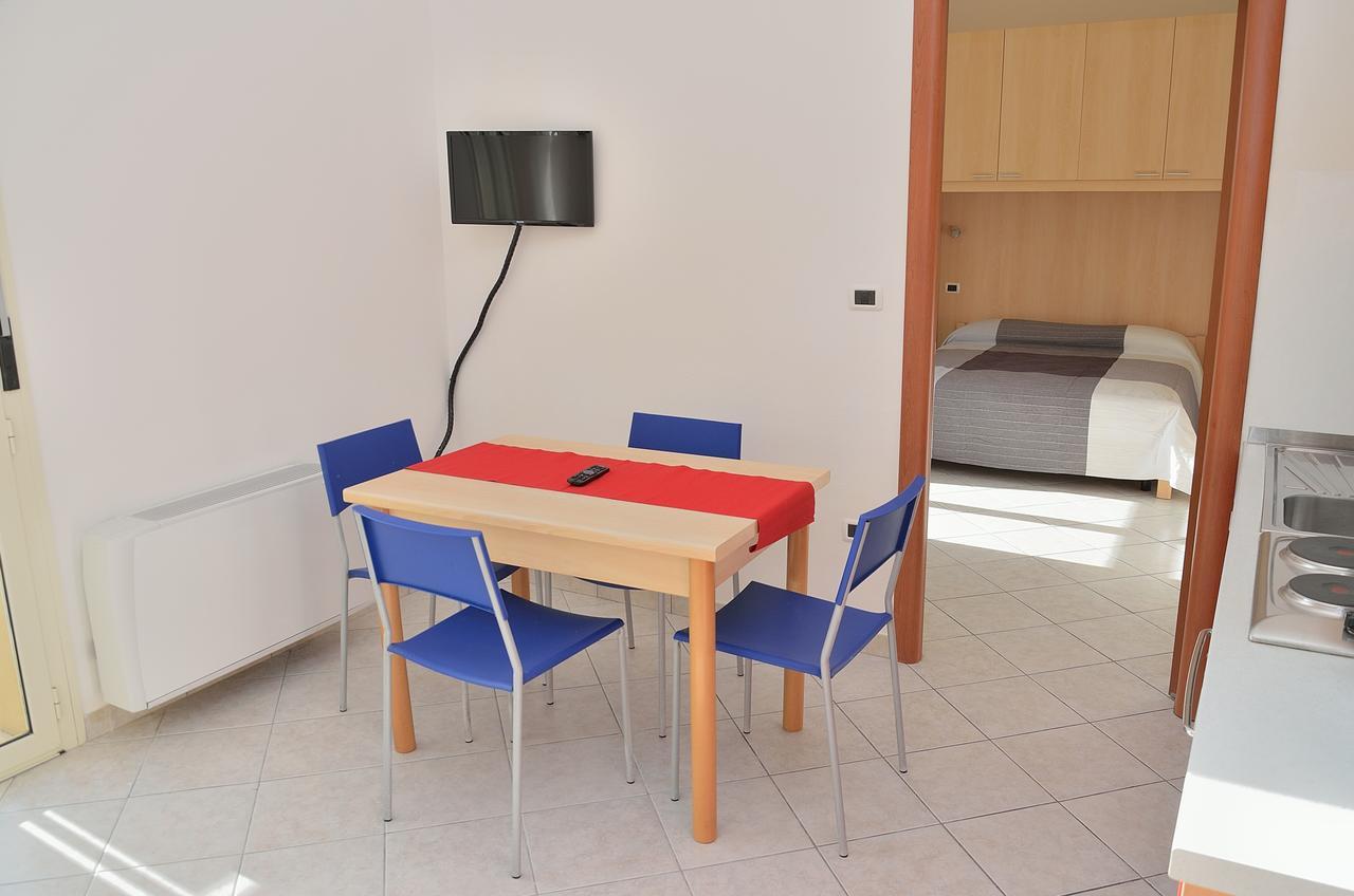 Residence Verbena Rimini Bagian luar foto