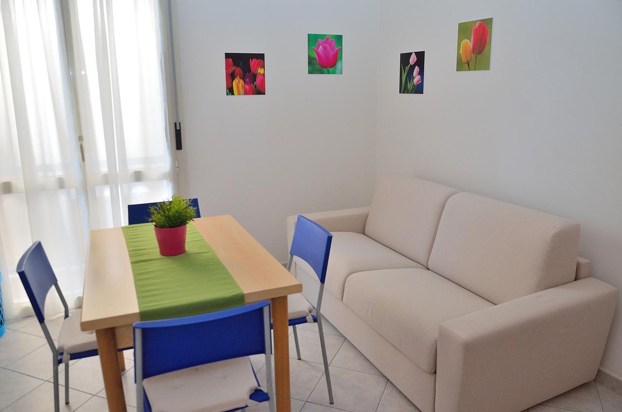 Residence Verbena Rimini Bagian luar foto