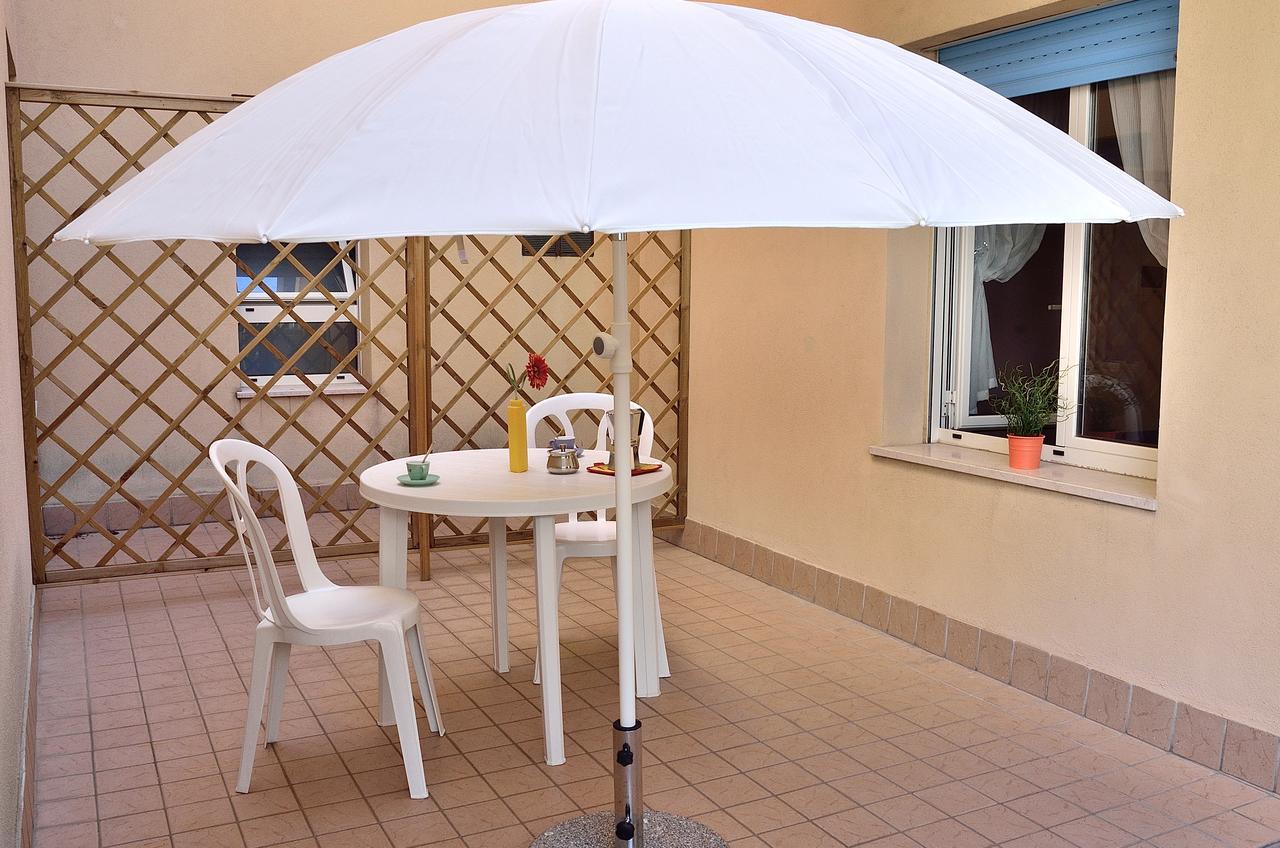 Residence Verbena Rimini Bagian luar foto